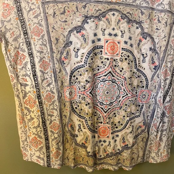 Lucky Brand Women's Intricate White and Blue Medallion 3/4 Sleeve Top Size XL - Picture 4 of 6